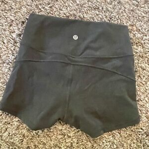 Lululemon In Movement Short *Everlux 2.5"